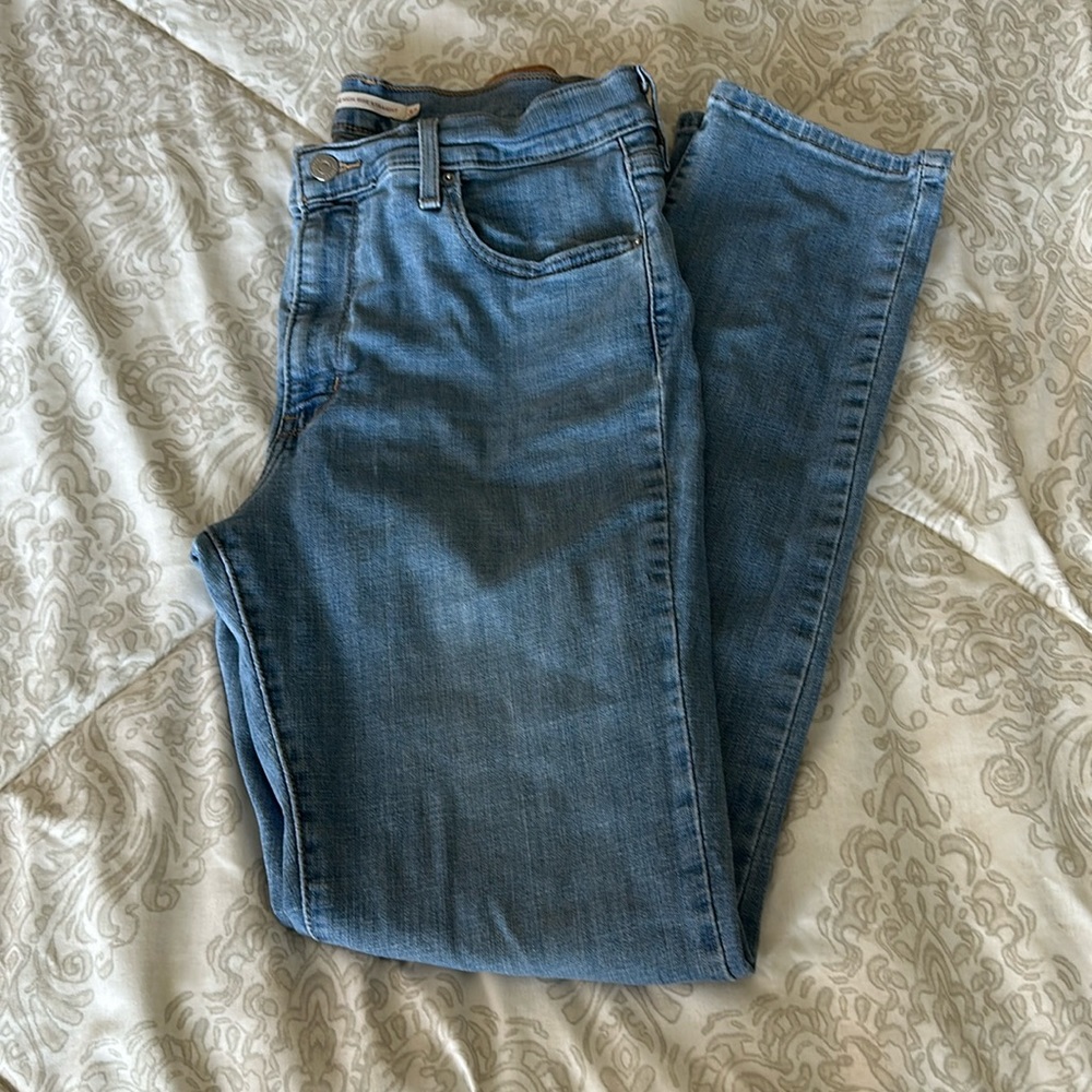 724 Levis High Rise Straight Jean